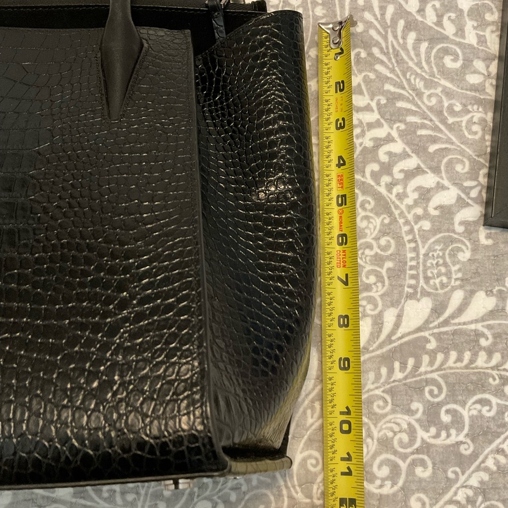 EUC Henri Bendel Tote - Picture 14 of 16